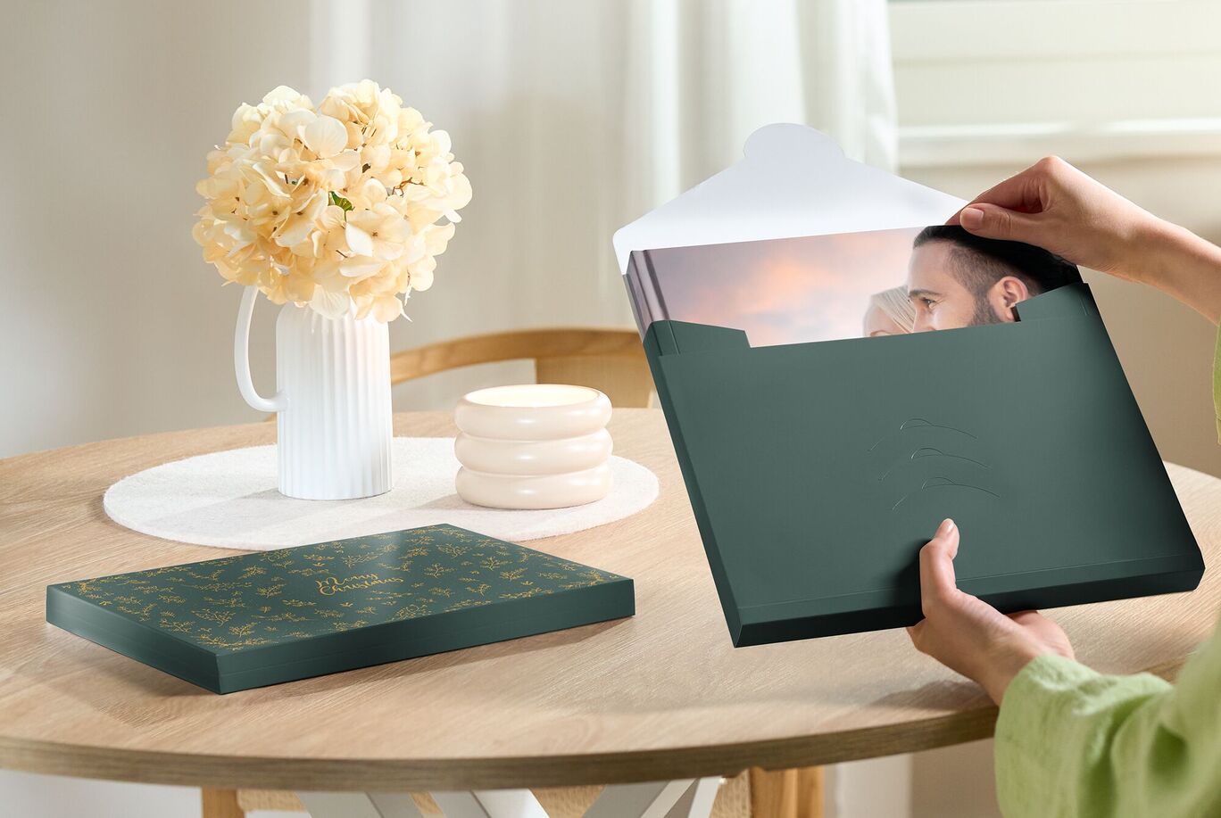 envoltorio "Feliz Navidad" para envolver tu álbum de fotos para regalo y dar una doble sorpresa.