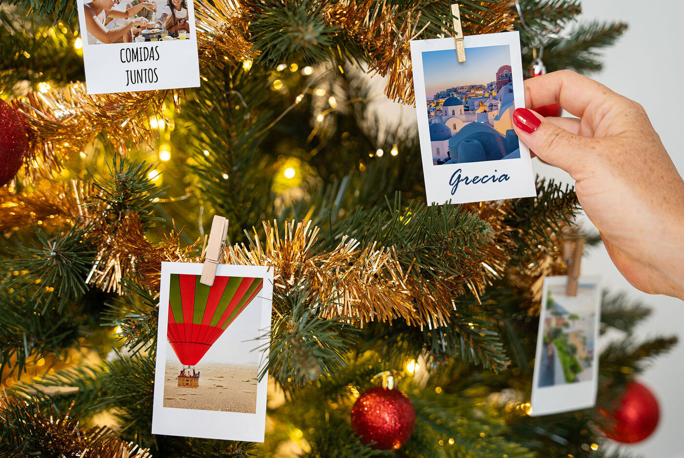 Fotos retro mini para decorar el árbol de Navidad con emoción.
