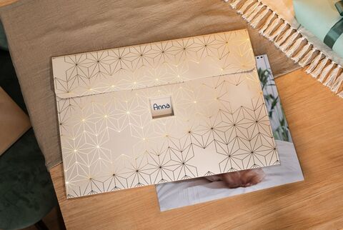 Elegante funda de libro de fotos CEWE con el nombre personalizado Anna