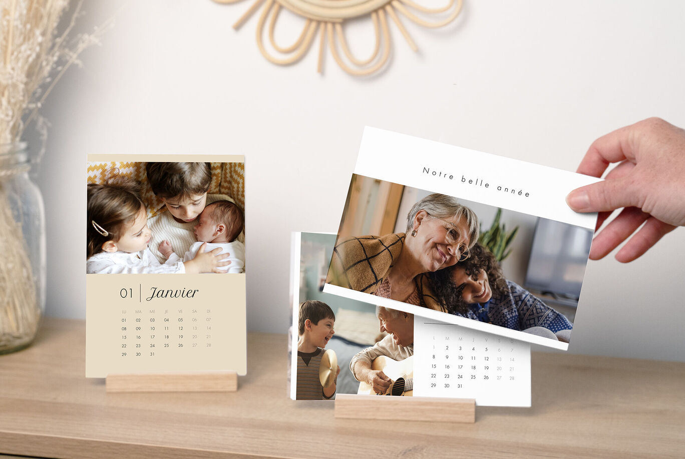 Un calendario de fotos estiloso con fotos memorables. Vista del mes de enero visible.