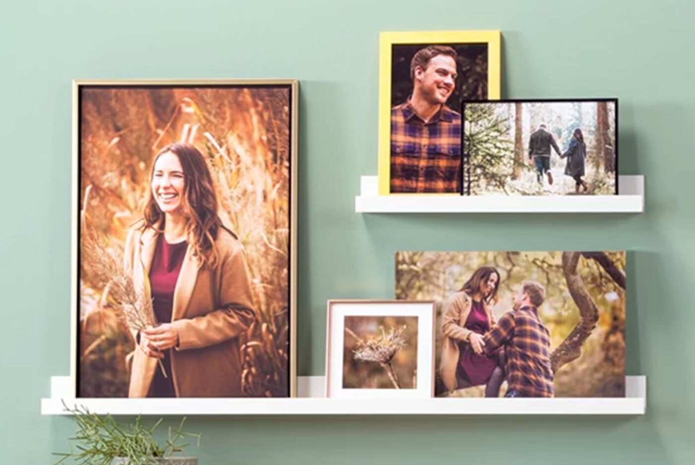 Marco moderno con fotos personales y un diseño de colores cálidos