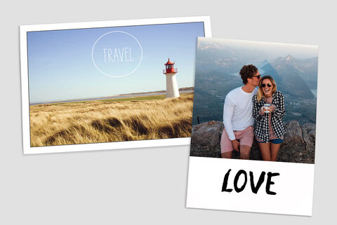 Faro en el paisaje y una pareja besándose. Momentos de vacaciones y amor representados.