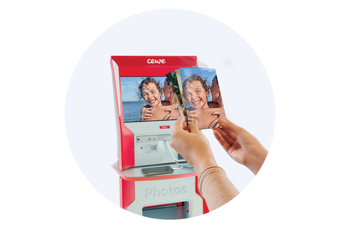Imprime tus fotos al momento en cualquier de los quioscos para imprimir fotos CEWE repartidos por toda España.