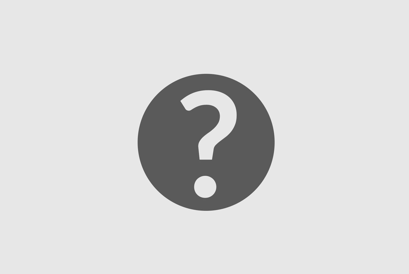 Signo de interrogación en un círculo sobre fondo gris