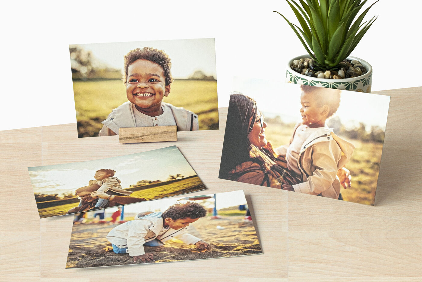 Cuatro hermosas fotos de niños en la naturaleza, perfectas para recuerdos.