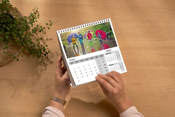 Calendario personalizado con fotos de escritorio cuadrado