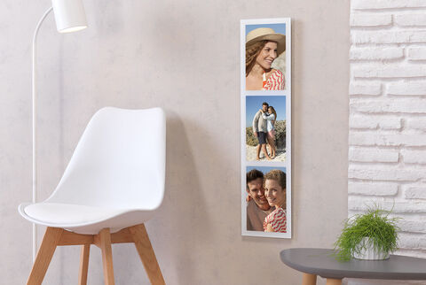 Tres fotos personales en un cuadro, presentado en un espacio moderno.