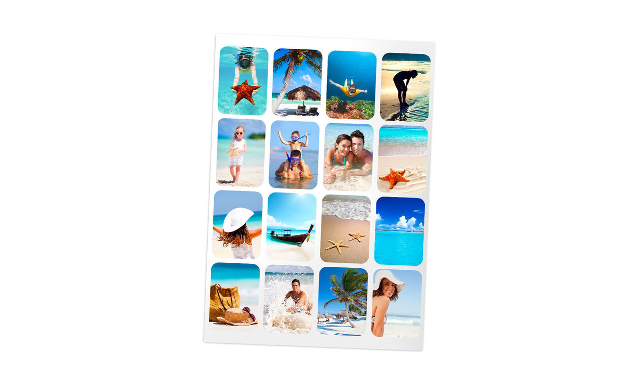 Un collage fotográfico creativo que muestra fotos de vacaciones en la playa, con familias y amigos.
