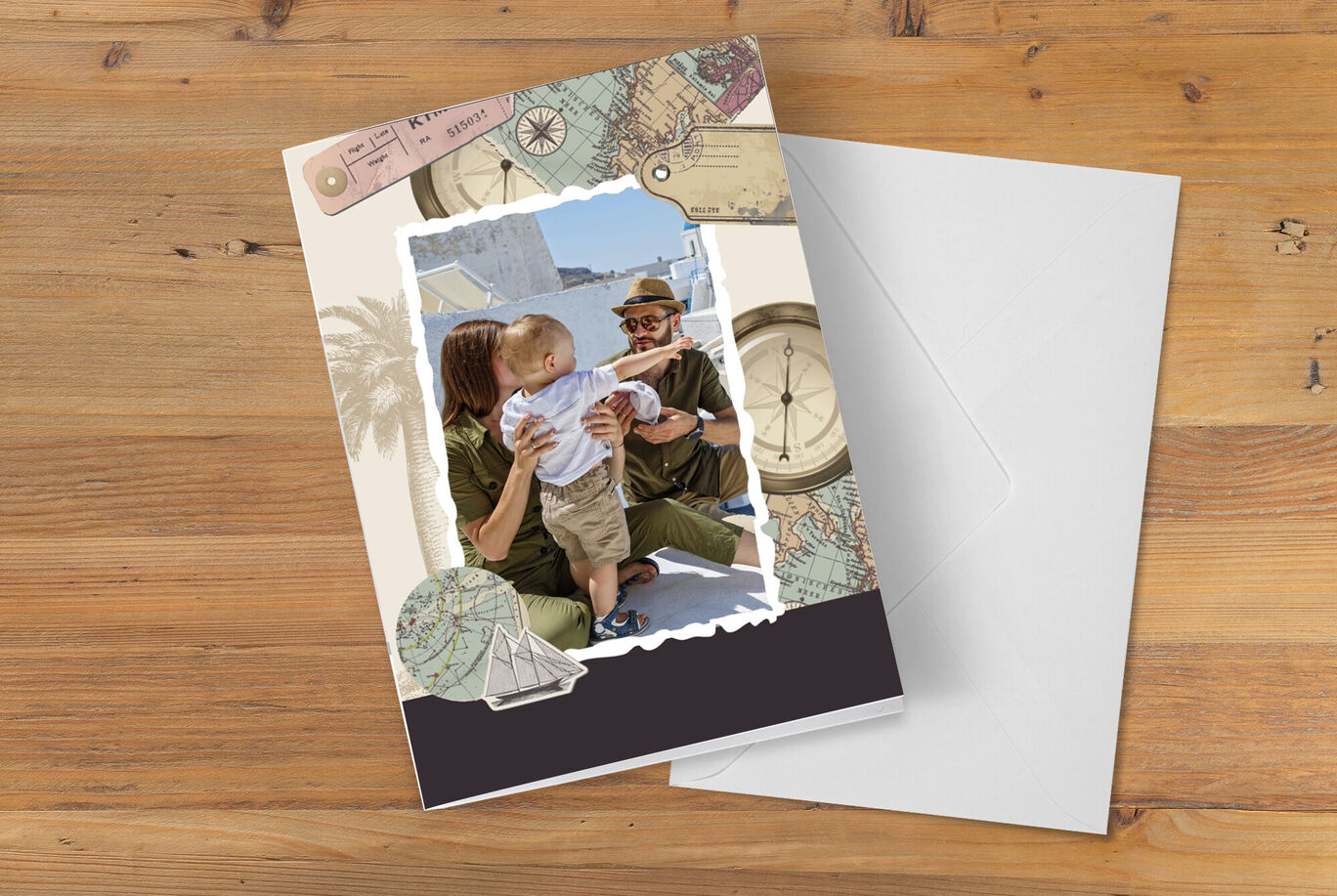 Una familia feliz con un niño pequeño que señala una tarjeta, rodeados de recuerdos amorosos.