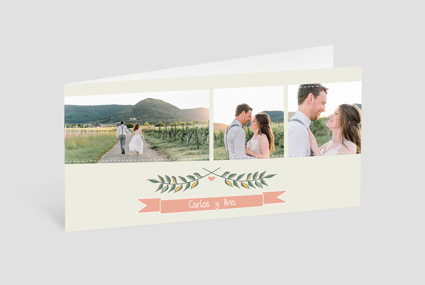 Dos personas pasean románticamente entre viñedos con un hermoso diseño de tarjeta.